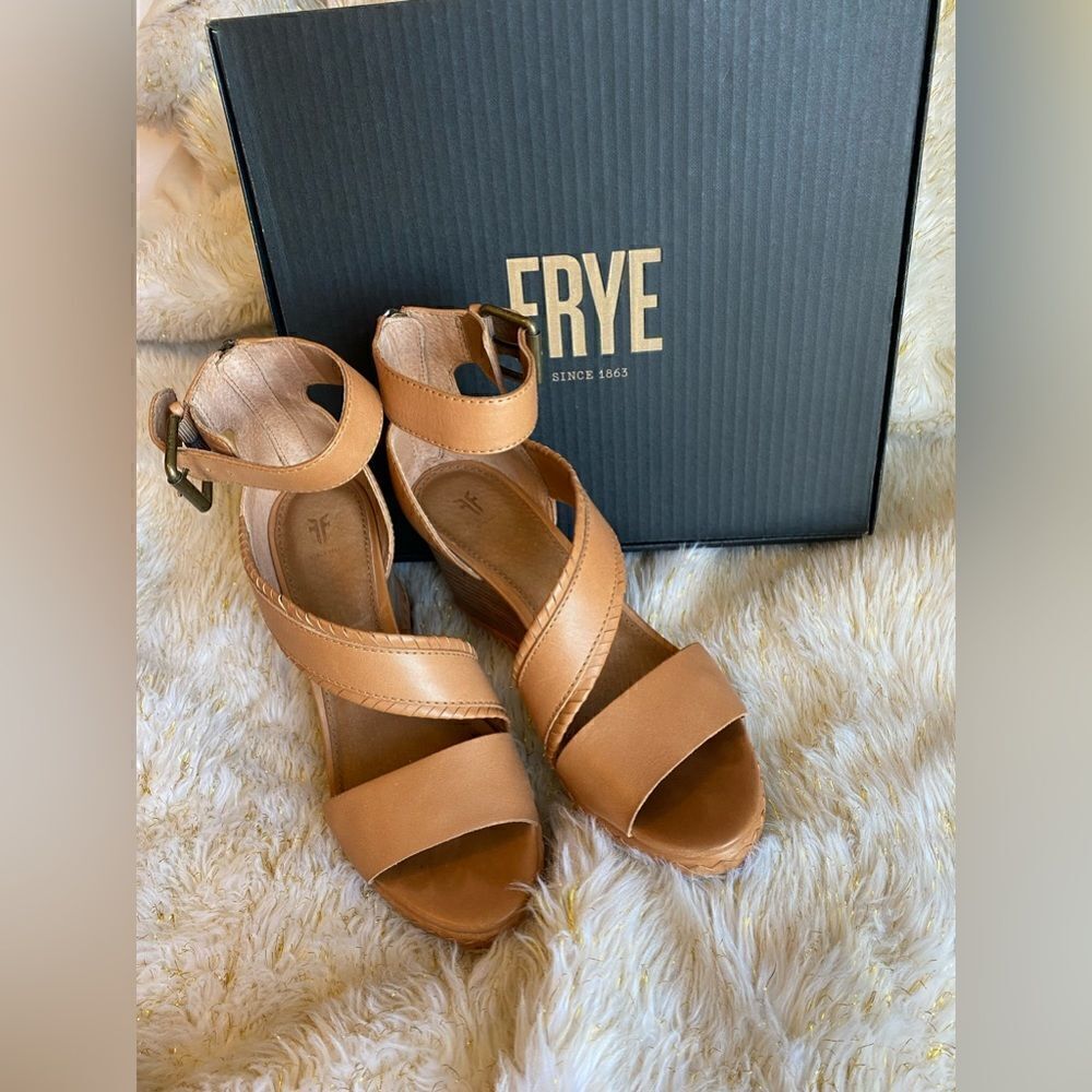 Frya Leather Wedge 💕 - Picture 2 of 4